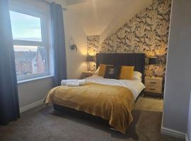 Great 2 bed apartment on the Promenade Southport，位于绍斯波特的海滩短租房