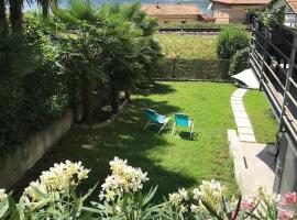 Casa Deni con giardino privato，位于奥梅尼亚的酒店