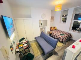 Studio flat in Shipley Central，位于希普利的酒店