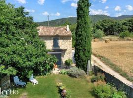 Les Tarraïettes au pied du Luberon，位于卢马罕的度假屋