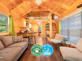 Elise Cabin Forest Retreat 5 Mins To Downtown，位于查塔努加的酒店
