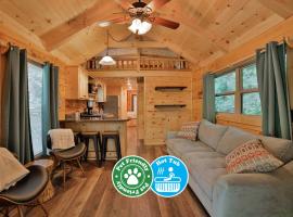 Bryce Cabin Lookout Mtn Tiny Home W Swim Spa，位于查塔努加的酒店