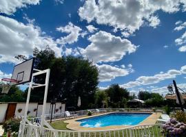 Alojamiento RBOY Las Mariposas，位于奇廉的温泉住宿