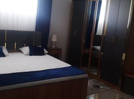 Deluxe hotel，位于Chirchiq的酒店