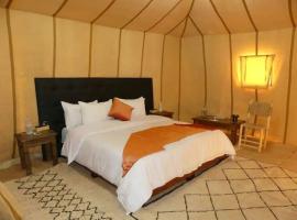 Luxury Desert Camp Merzouga，位于梅尔祖卡的酒店
