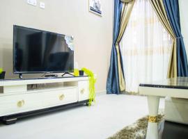 Fully Furnished 2-Bedroom in East Legon，位于Madina的酒店