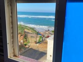 Ocean View Room，位于艾西拉的酒店