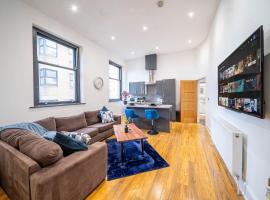 Bv Living Modern 2-Bedroom Apartment in the Heart of Barnsley，位于巴恩斯利的公寓