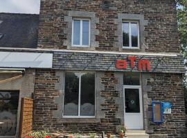 Auberge des Trains Mythiques Chambres d'hôtes à Gouarec au pied de la Vélodyssée，位于Laniscat的酒店
