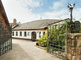 Kostel Panzió，位于Kesztölc的民宿