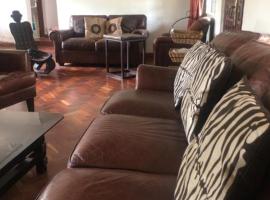 Luxury Retreat in Karen Suburb, Nairobi，位于内罗毕的酒店