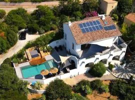 Villa d'architecte, piscine et jacuzzi, à quelques mètres de la plage