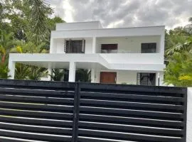 Posh Villa 3 bed 3 bath ac , 2 kitchen , Dining, living room , family room , in TVM , Kowdiar, please contact host refeekhm at yah dot com or refeekhm at gmai el dot com please don't pay without contacting host