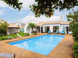 Spacious villa with heated pool，位于雷岛圣玛丽的酒店