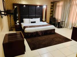 Palazzo Dumont Hotel Chevron，位于Ikota的酒店