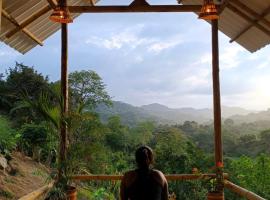 La Mona Eco Cabins，位于帕洛米诺的酒店