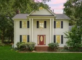 Beautiful Home Walking Distance to Elon University