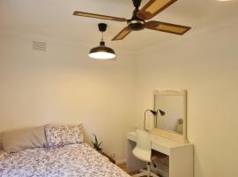 Beautiful home in Greensborough，位于Watsonia North的酒店