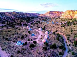 Clear Sky Resorts - Bryce Canyon - Unique Stargazing Domes，位于佳能威尔的度假村