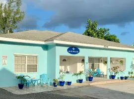 BLUE PAVILION & FREE BREAKFAST - 3 Private Suites, 3 Kitchens, 4 BR, 3 BA - Steps to BEACH