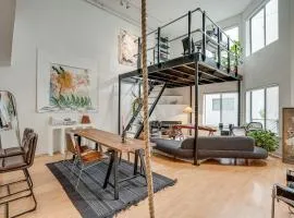 Mid-Century Loft in SoMa - Steps to Caltrain!