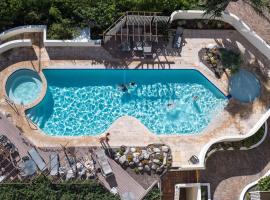 Deluxe Two Bedroom Apartment with Ocean Views，位于库鲁姆海滩的带按摩浴缸的酒店