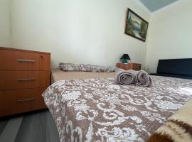 Bedroom Lake Sevan Hostel，位于塞凡的酒店