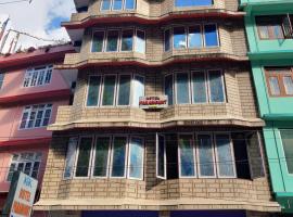 Hotel Paramount，位于Dentam的酒店