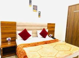 HOTEL WOODLARK - 2 Mins Walk from Golden Temple