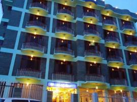 Hotel Mehar Srinagar，位于斯利那加谢赫·UL·阿拉姆国际机场 - SXR附近的酒店