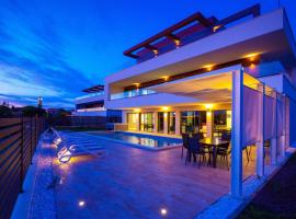 Luxury Villa Eligo with private pool and sea view，位于普莱曼图拉的酒店
