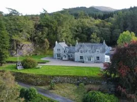Refurbished Highland Lodge in Spectacular Scenery