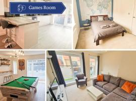 Charming 2BR Townhouse with Games Room，位于赫尔的度假屋