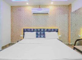 Super OYO Hotel Vivaan Residency，位于罗塔克的酒店