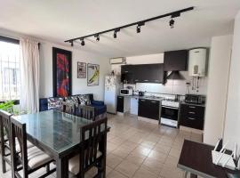 Departamento en Mendoza con cochera，位于戈多伊克鲁斯的自助式住宿