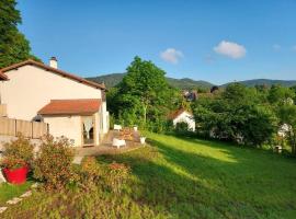 La Loge des Volcans - Vue Puy De Dôme，位于Saint-Genès-Champanelle的酒店