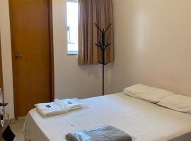 Hotel Mendes Azevedo - próximo ao Araguaia Shooping, Rodoviária e a REGIÃO 44 - By Up Hotel，位于戈亚尼亚戈亚尼亚机场 - GYN附近的酒店