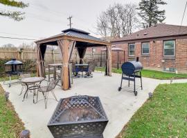 Family-Friendly Detroit Home 12 Mi to Downtown!，位于底特律的酒店
