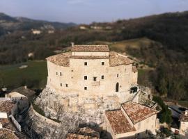 Castel Di Luco，位于阿夸桑塔泰尔梅的旅馆