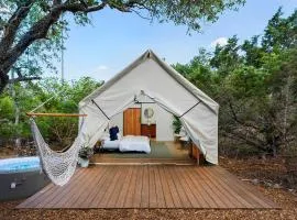 Cherry Cove Glamping W Hot tub AND Cowboy Pool