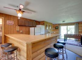Country Vacation Rental in Mercer at Waterfall!，位于Mercer的酒店
