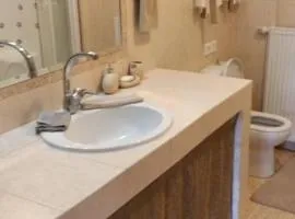 Μεγάλος χώρος με Γυμναστήριο-Χαμάμ-Κρεβάτι-Γραφείο