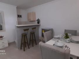 LINDO APARTAMENTO CERCA AL CC ALAMEDAS，位于蒙特里亚的酒店