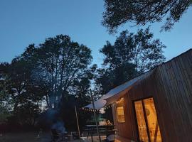 Tiny house AMBUR，位于Saint-Jacques-dʼAmbur的酒店