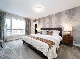 The Azure, Near DT & University, TWO King Beds!