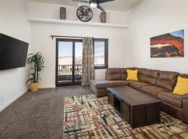 Luxury Downtown Moab Rental - La Dolce Vita Villa #1，位于摩押的酒店