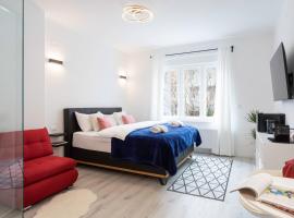 Lux Nest II City Apartment URBAN STAY，位于萨格勒布的宾馆