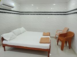 Grand siri hotel and lodge，位于Srīsailam的酒店