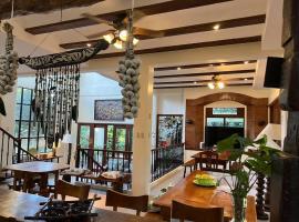 Private and Spacious 4BR 4Bath Villa in Tagaytay , Gated, Near Picnic Grove，位于大雅台的别墅