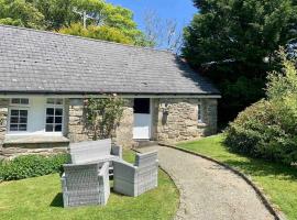 Grooms cottage, a tranquil Cornish retreat，位于Lanteglos的酒店